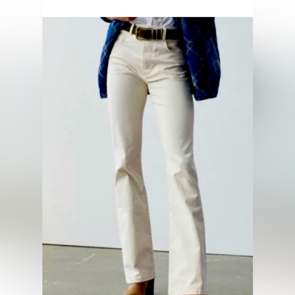 NWOT Pilcro The Icon High Rise Cream Flare Jeans. Size 30T.